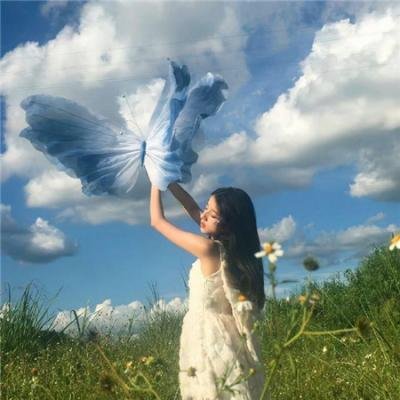 进击的皇后之真假皇后海报
